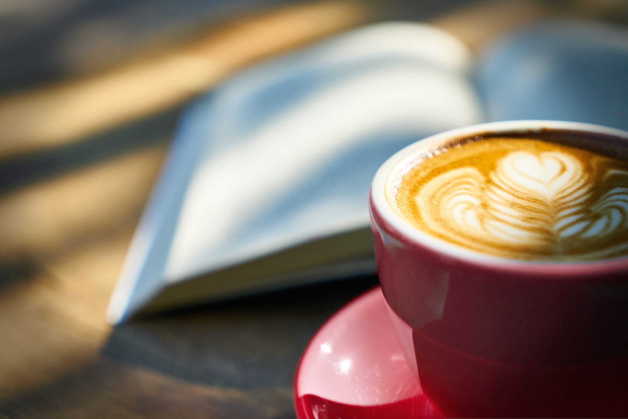 Kaffetasse mit Buch